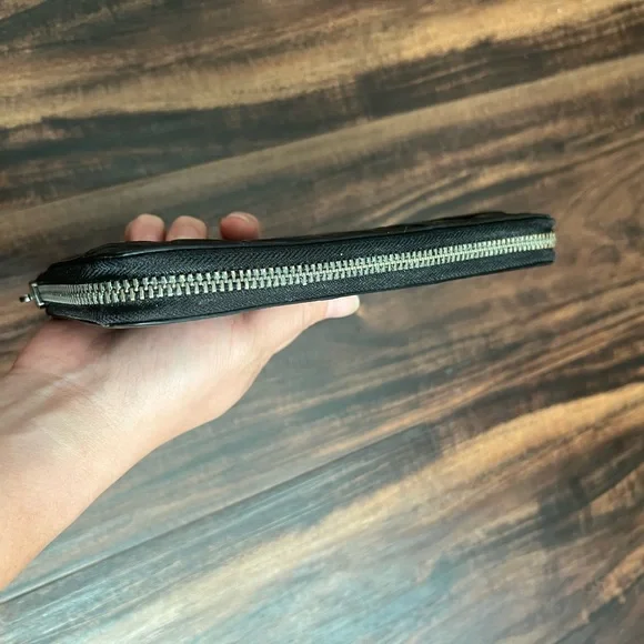 Black Embossed Leather Wallet - Picture 4 of 8